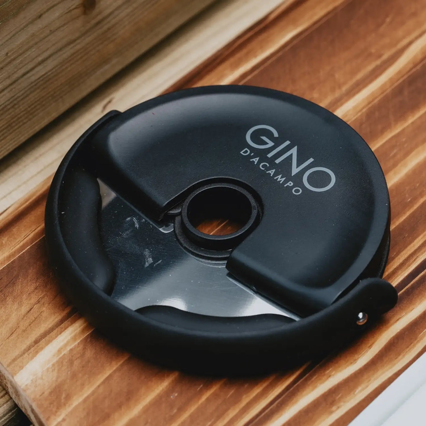 Disc Style Pizza Cutter